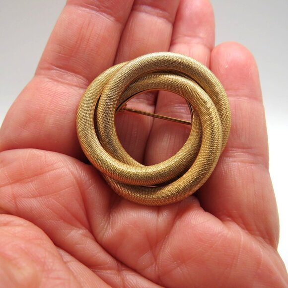 Vintage Sarah Coventry Brooch Twisted Circle Gold Tone Swirl Coiled Pin - Picture 11 of 11